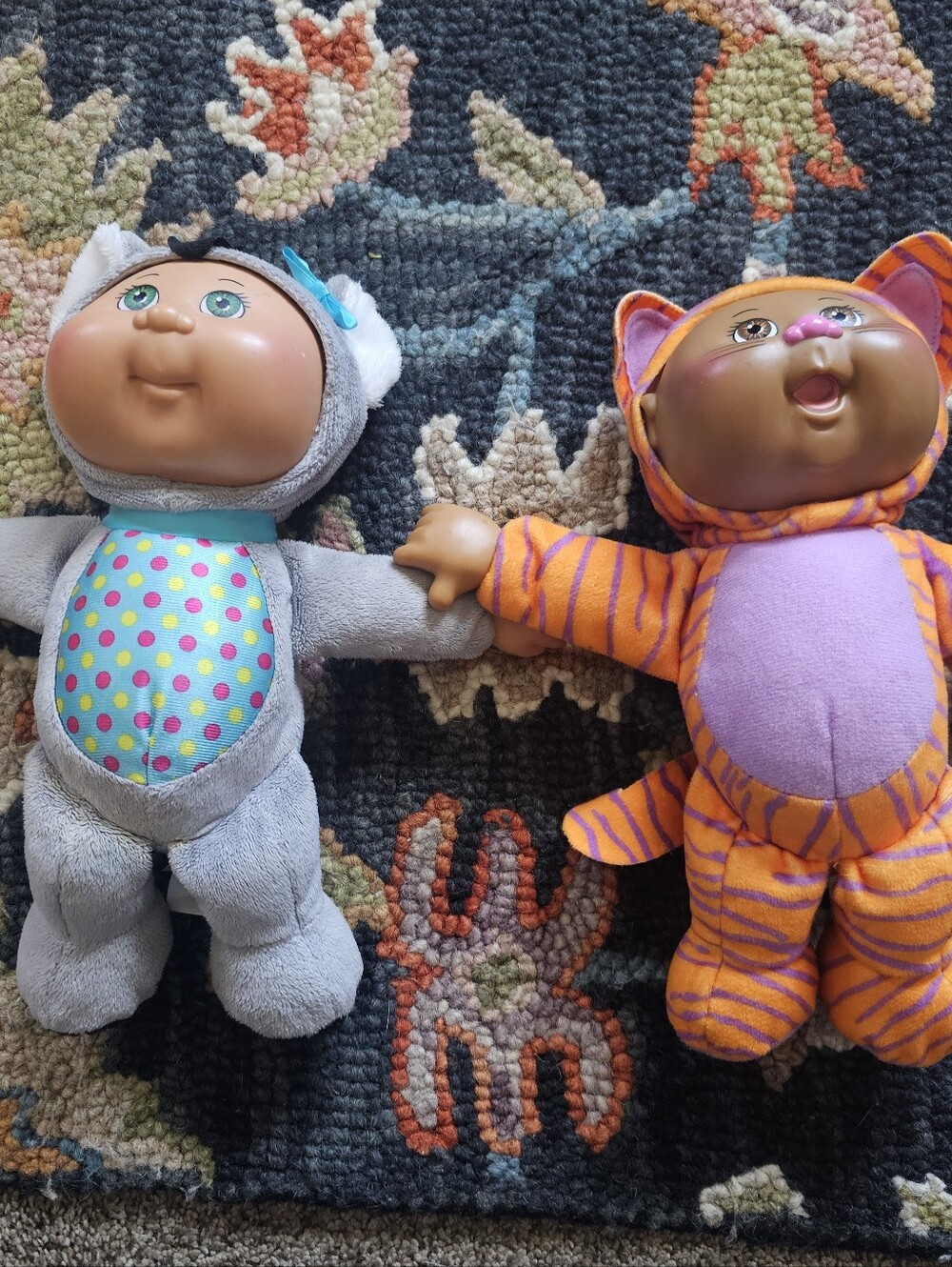Two Baby Cabbage Page Dolls